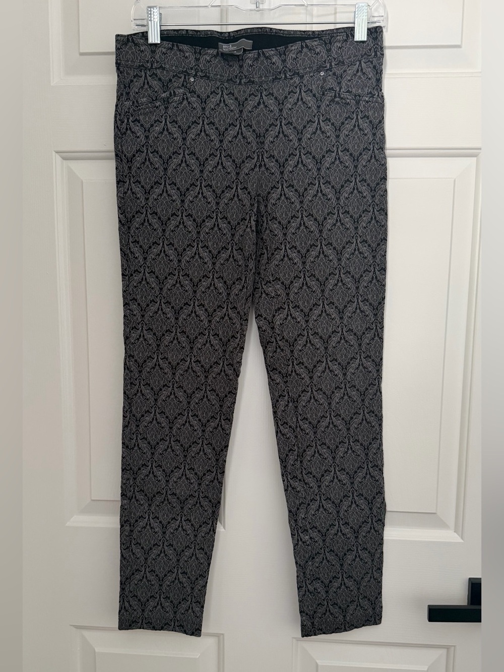 89th & Madison Black and Gray Patterned Womens leggings Dress Pants